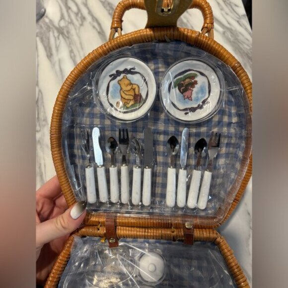 VINTAGE Winnie the Pooh Tea Set with Basket- ‼️INCOMPLETE SET - Picture 3 of 5